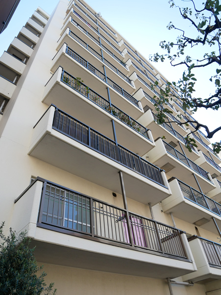 遊んでる奥さんは団地に多い